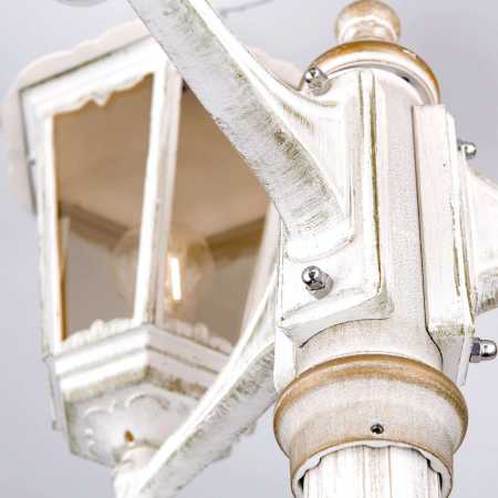 weißer Kandelaber antik