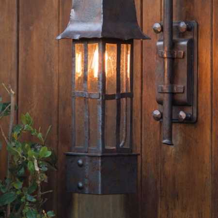 außergewöhnliche Außenwandleuchte