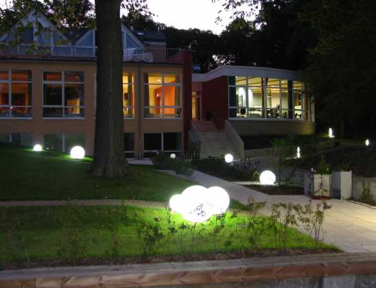 Kugel-Sockelleuchte 50cm