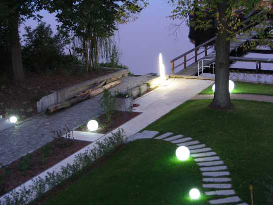Gartenbeleuchtung mit Fuß