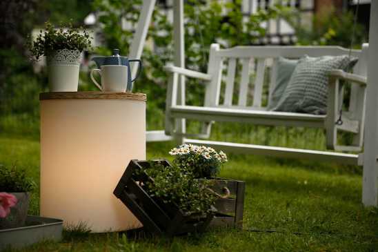 beleuchteter Gartentisch beige