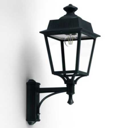 grüne Außenlampe für Hausecke