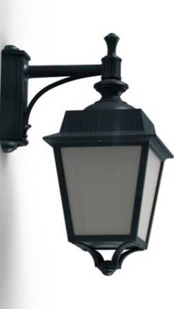 grüne Außenwandleuchte klassisch