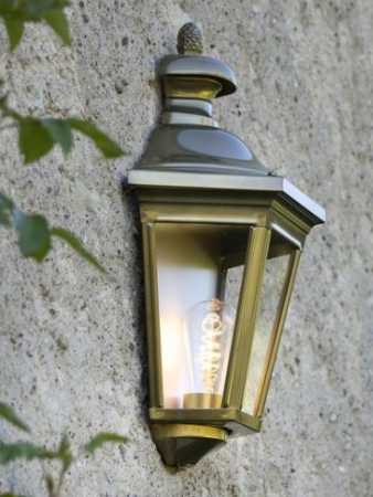 Wandlaterne mit Glas