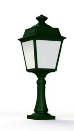 grüne Gartenleuchte klassisch
