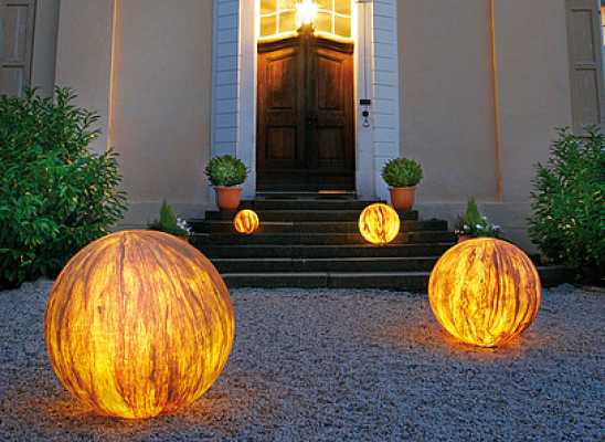 außergewöhnliche Kugelleuchte Garten