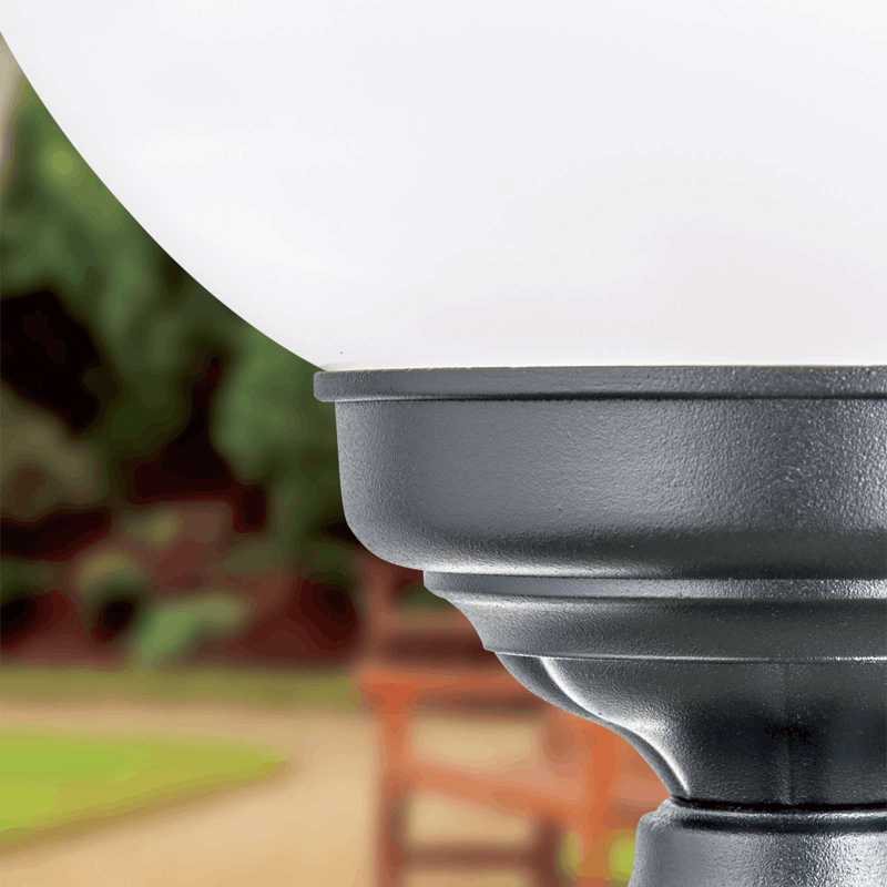 dreiflammige Kugelleuchte Garten
