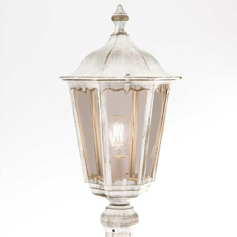 weißer Kandelaber antik