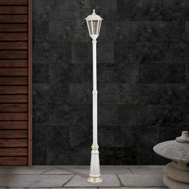 Antike Wegeleuchte weiß