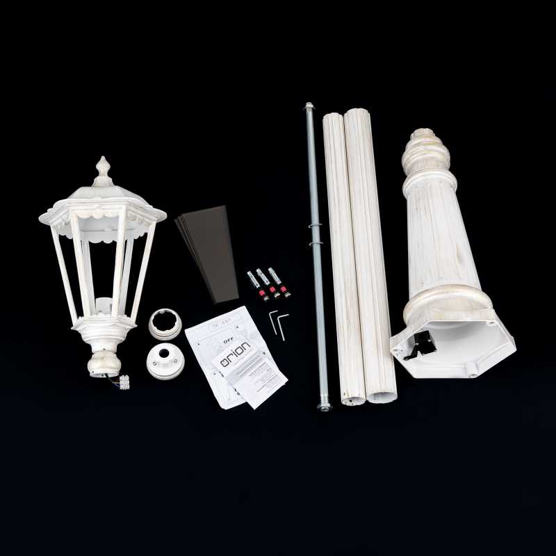 Antike Wegeleuchte weiß