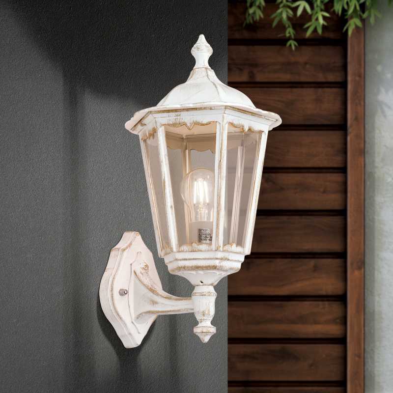 Weiße Aussenleuchte nostalgisch
