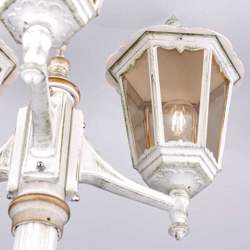 weißer Kandelaber antik