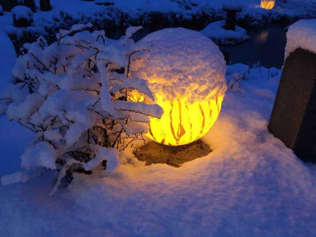 außergewöhnliche Kugelleuchte Garten