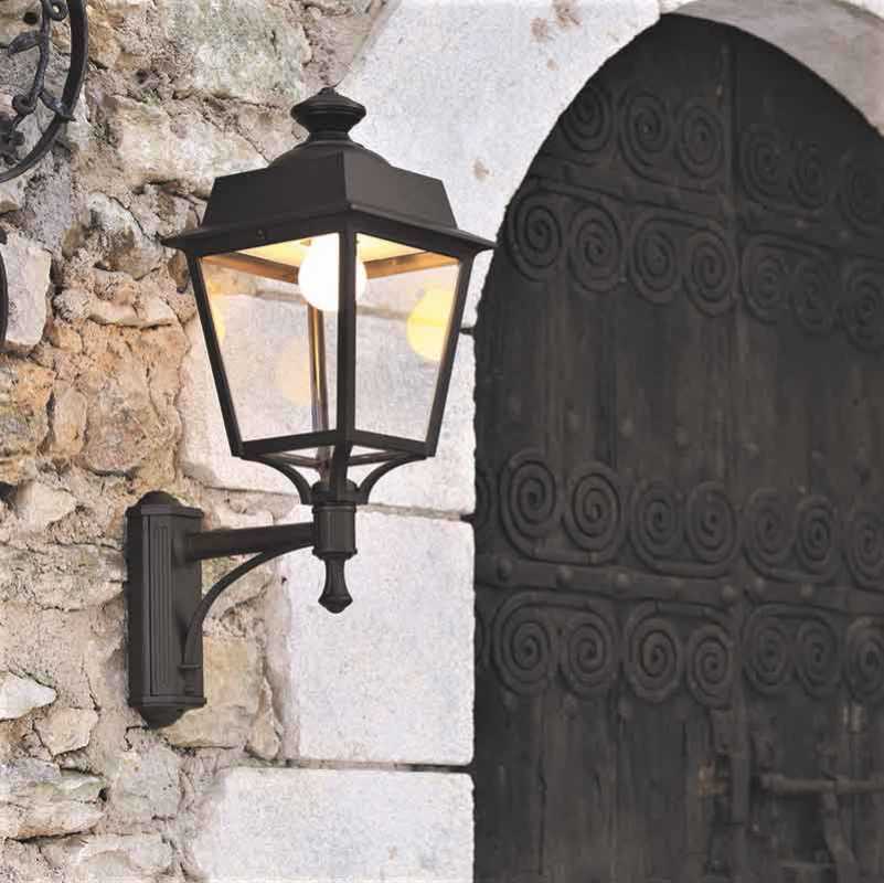 grüne Außenlampe für Hausecke