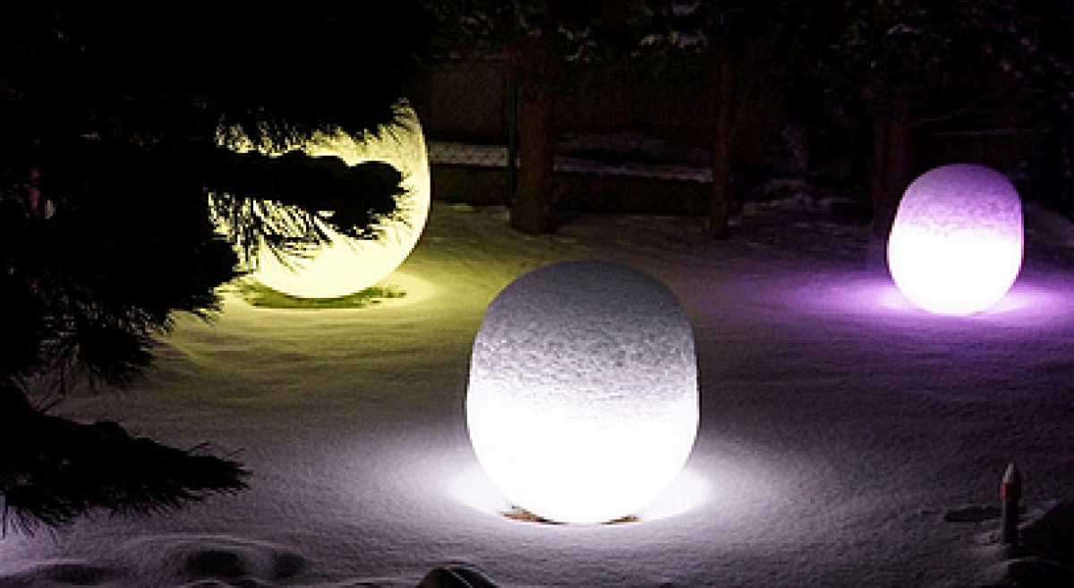 weiße Gartenlampe Kugel