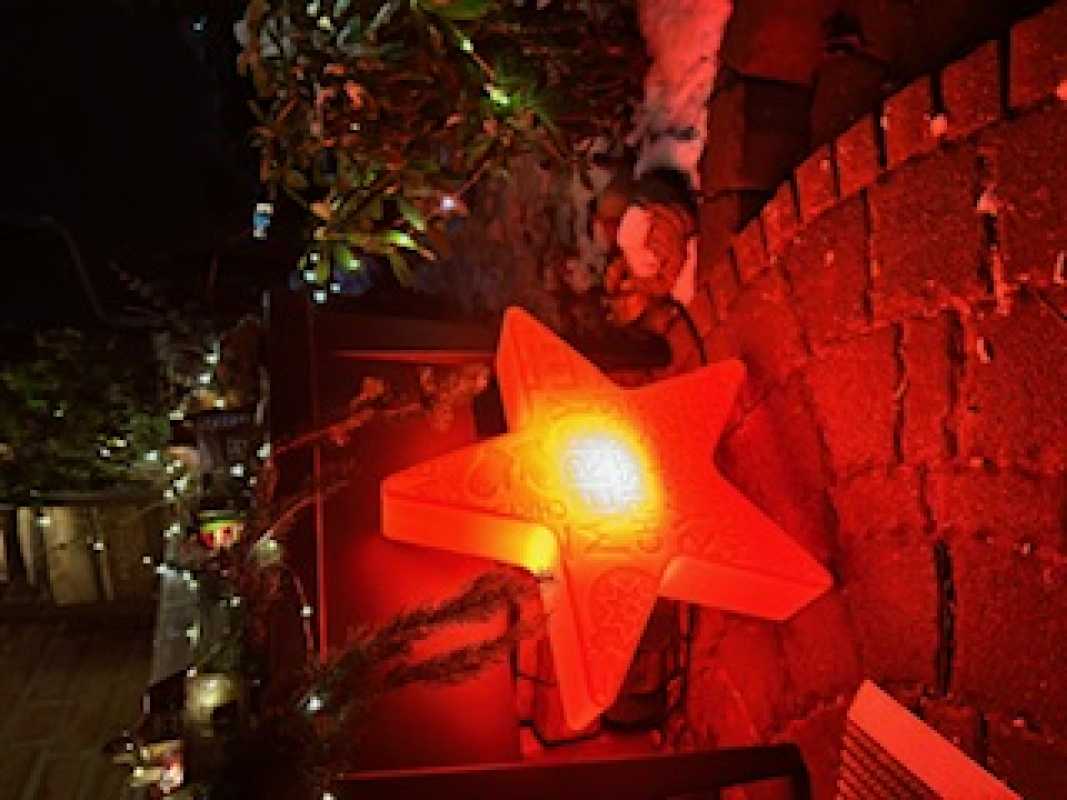 Weihnachtsbeleuchtung roter Solar-Stern