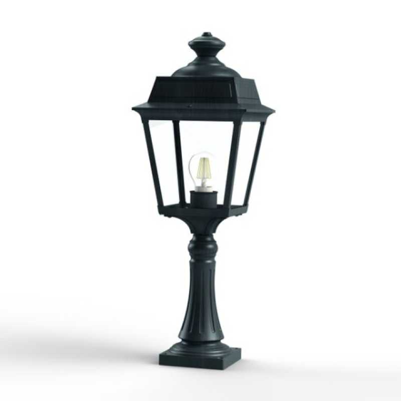 grüne Gartenleuchte klassisch