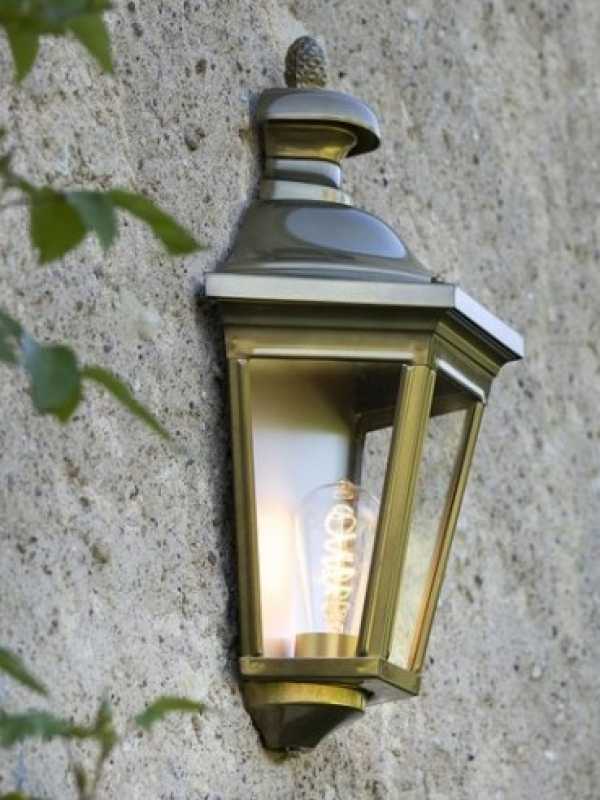 Wandlaterne mit Glas