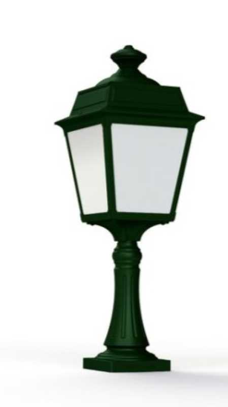 grüne Gartenleuchte klassisch