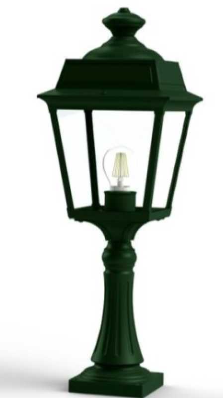 grüne Gartenleuchte klassisch