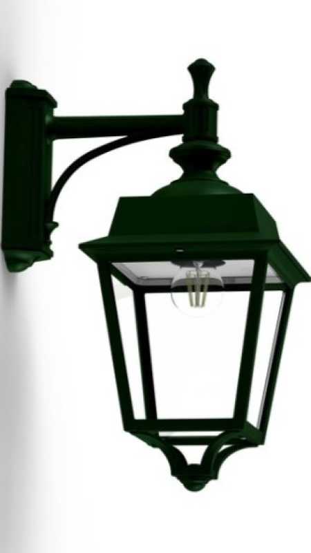 grüne Außenwandleuchte klassisch