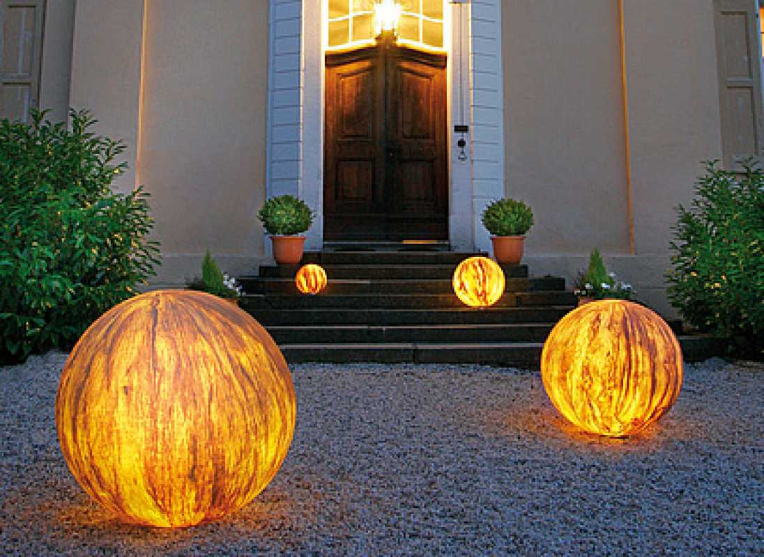 außergewöhnliche Kugelleuchte Garten