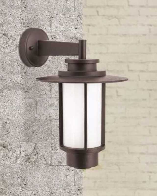 braune Außenwandleuchte