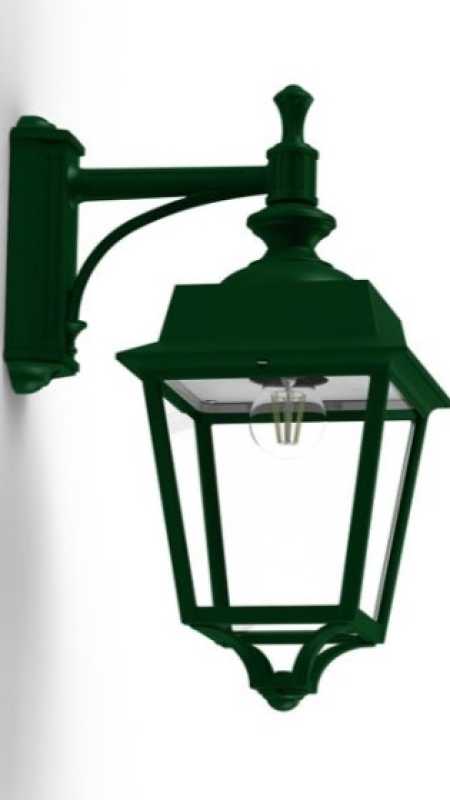 grüne Außenwandleuchte klassisch