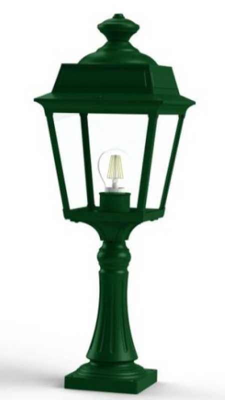 grüne Gartenleuchte klassisch