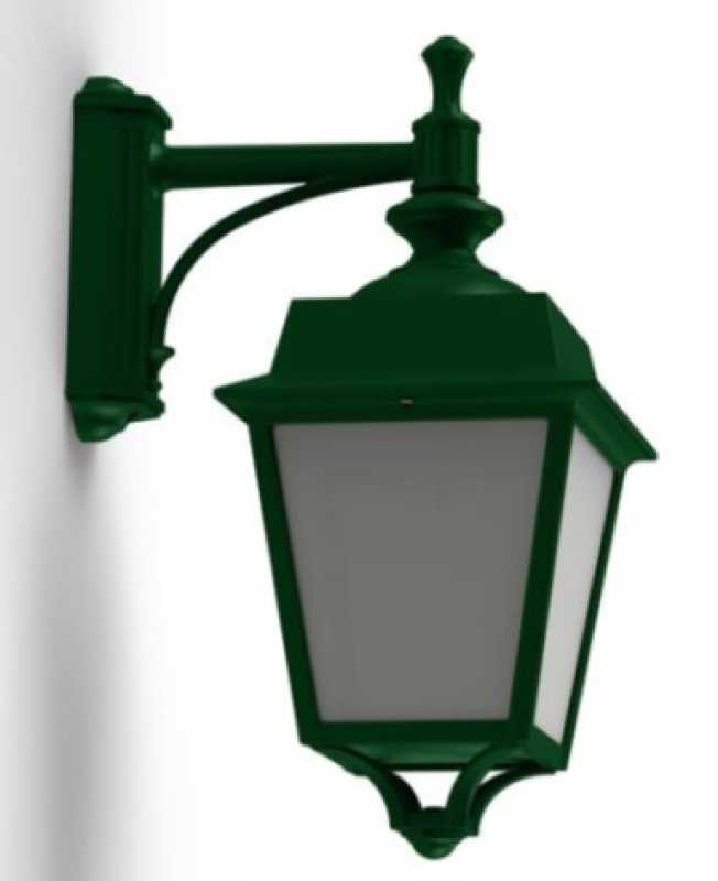 grüne Außenwandleuchte klassisch