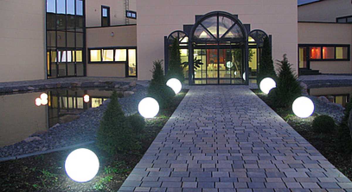 hochwertige LED-Gartenkugel