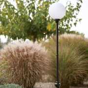 hohe Kugel-Mastleuchte